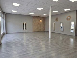   SUPERBE LOCAL PROFESSIONNEL DE 76 M2 + RESERVE Bollene