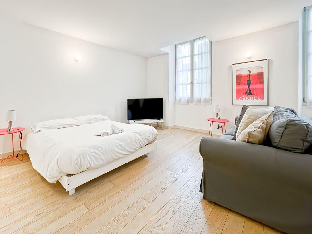 Très beau studio au 3ème d'un très bel immeuble