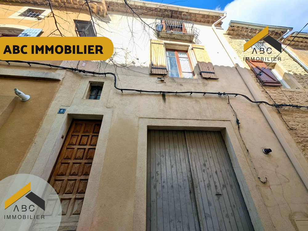MAISON DE VILLE - DEUX CHAMBRES ET GRANDE CAVE À FORT POTENTIEL DE RÉNOVATION
