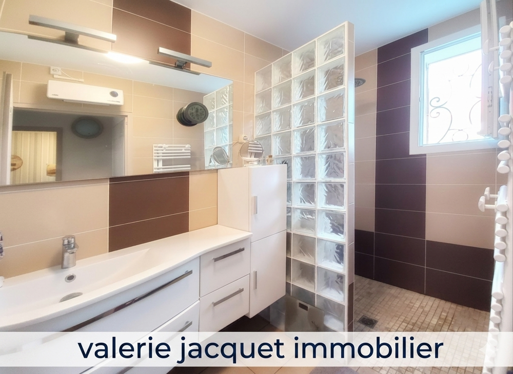 Habitable sans travaux, au calme, proximité du centre ville