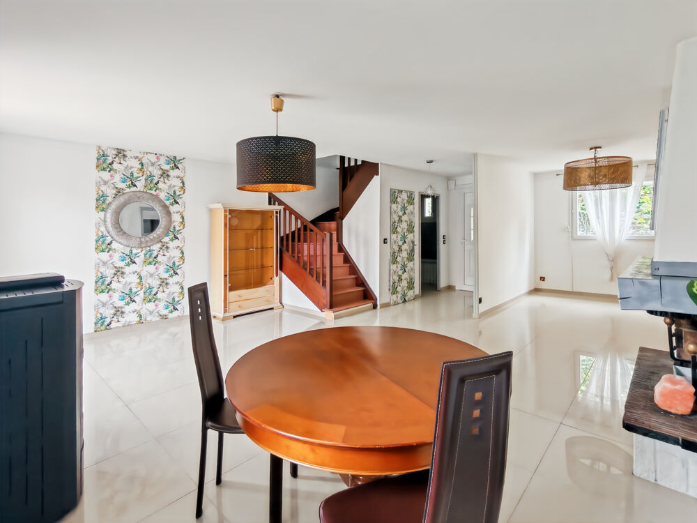 Maison familiale 3 chambres avec combles aménageables - Secteur Malnoue