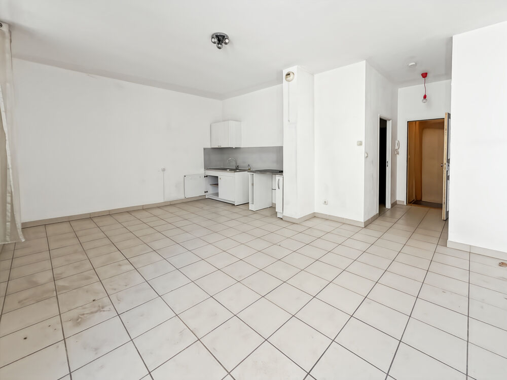 Vente Appartement T2 lumineux place du 4 septembre - 2ème étage Marseille 7