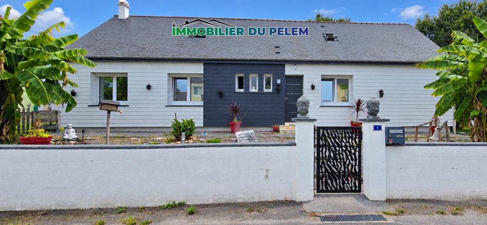 Maison familiale 5 chambres avec piscine et double garage Rostrenen