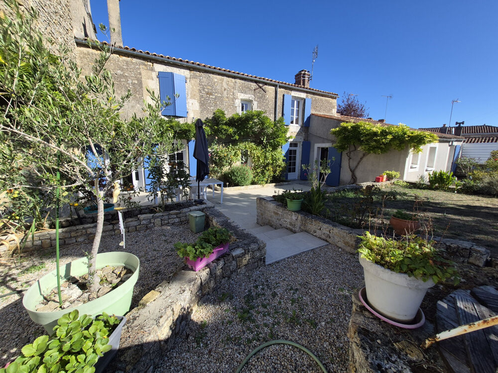 Vente Maison Maison en pierre rénovée en plein cœur de Ste Hermine Saint-jean-d'hermine