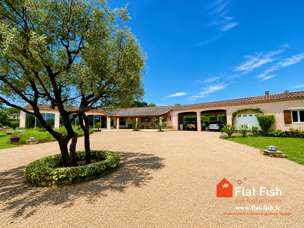 PROPRIETE UNIQUE EN PROVENCE A SAISIR !