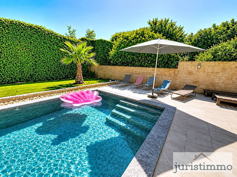 MAISON DE PLAIN PIED DE LOTISSEMENT LUMINEUSE DE 110M2 AVEC PISCINE