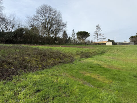 Terrain constructible de 2155m2 86000 33240 Lugon et l ile du carnay