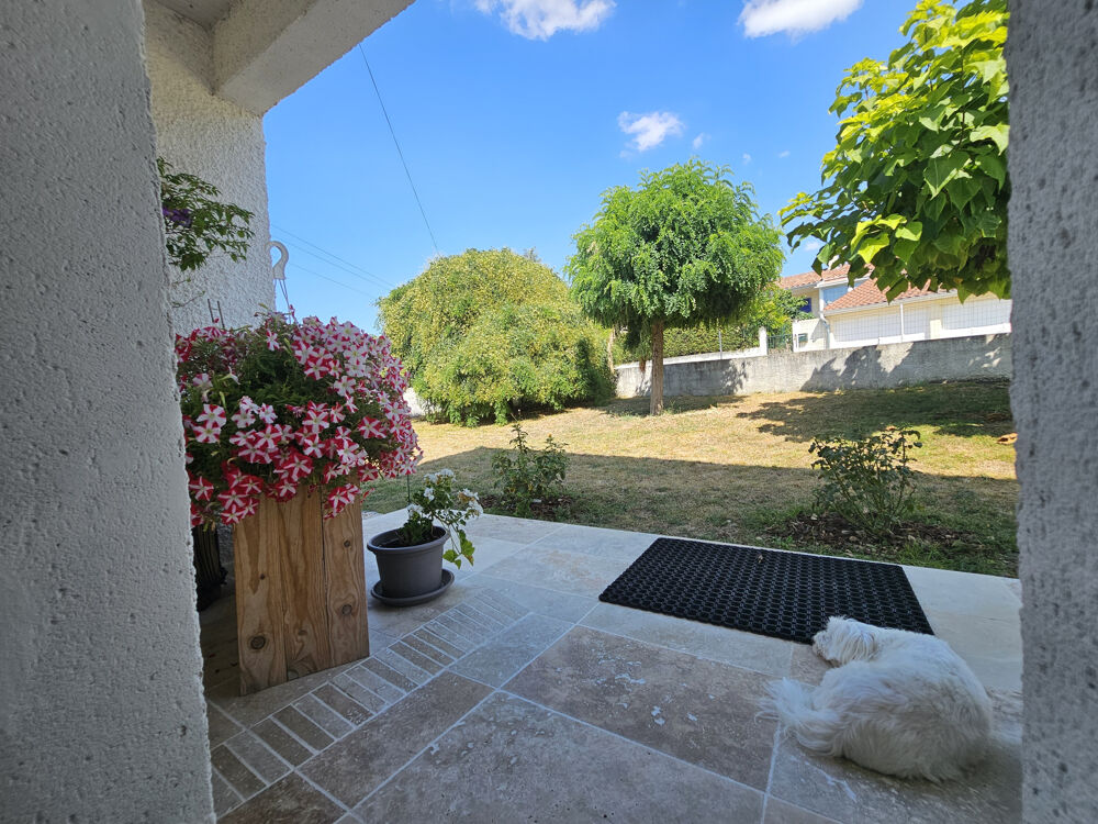 Vente Maison Plain pied entièrement rénové 3 chambres, garage , jardin clos. Casteljaloux