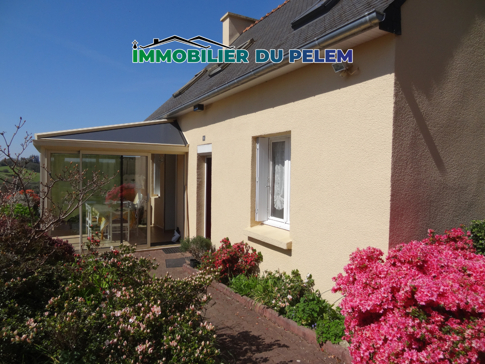 Vente Maison Maison 91 m2 avec logement indépendant, jardin et deux garages   Rostrenen Rostrenen
