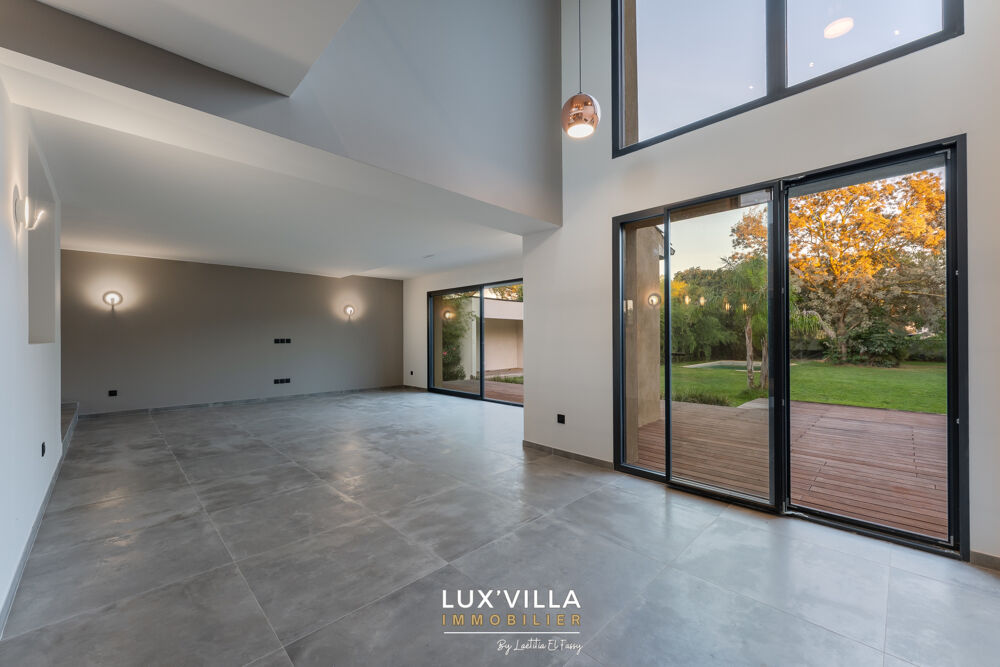 VILLA CONTEMPORAINE AVEC GRAND TERRAIN