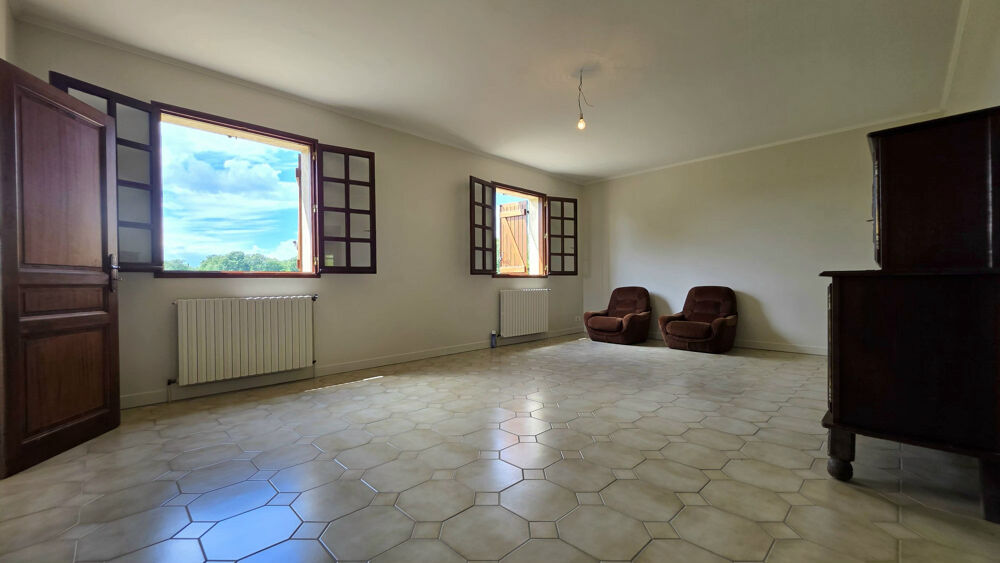 MAISON T8 - 223M2 PROCHE CENTRE VILLE AVEC TERRAIN DE 2300M2 APPARTEMENT ET GARAGE / EAUZE