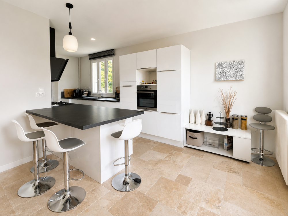 EXCLUSIVITÉ DAGENCE: Superbe maison familiale rénovée avec prestations de qualité à Chavaroux