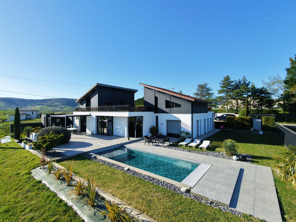 Vente Maison Magnifique villa de 287,65 m2 avec piscine sur 2750 m2 de terrain Cellieu