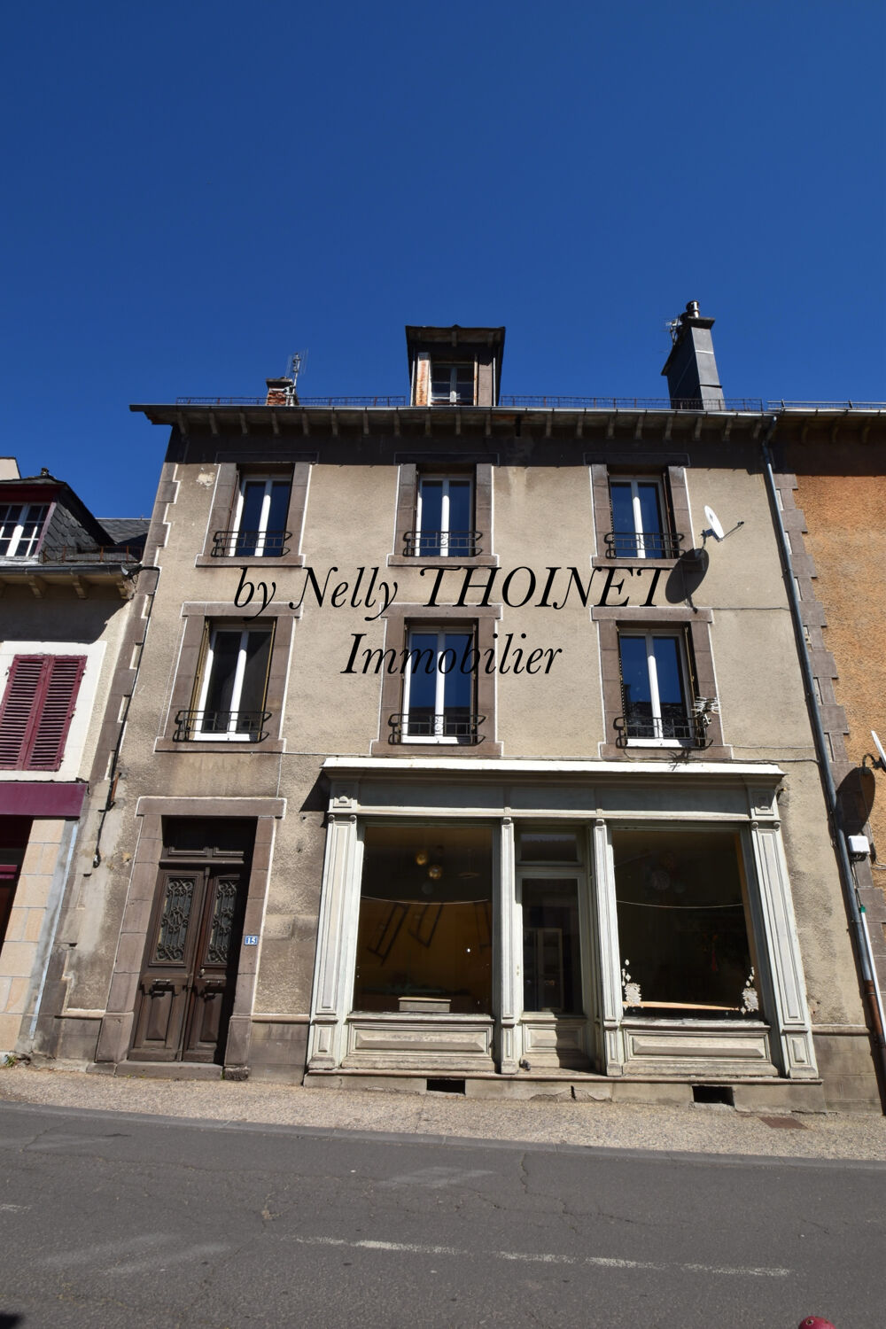 Vente Maison Dépt.15. CONDAT, MAISON / IMMEUBLE à usage mixte, 170 m2, cour et cave Condat
