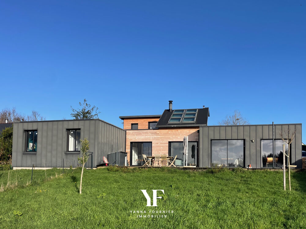 Maison 11 pièces 220 m² · à Rosnoen · 220 m² · 623 560 €
