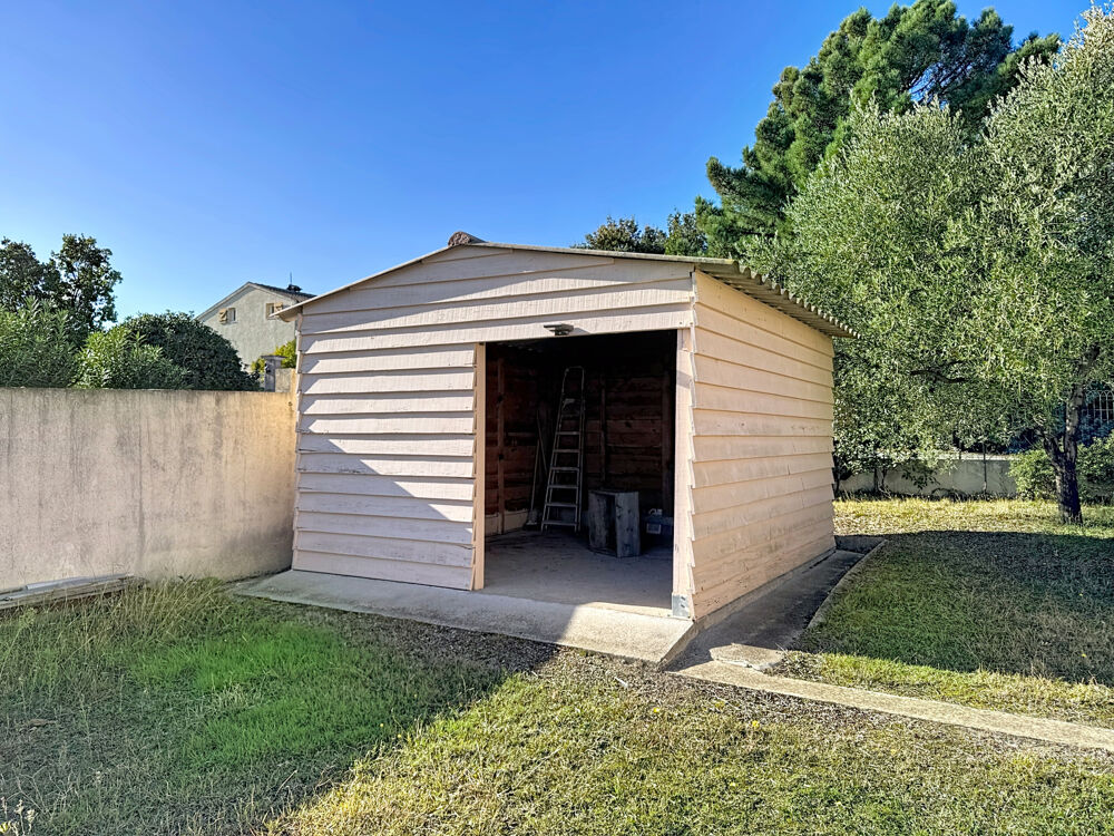 Maison de plain-pied avec garage et terrain piscinable de 1 054 m2 Solaro 299 000 €