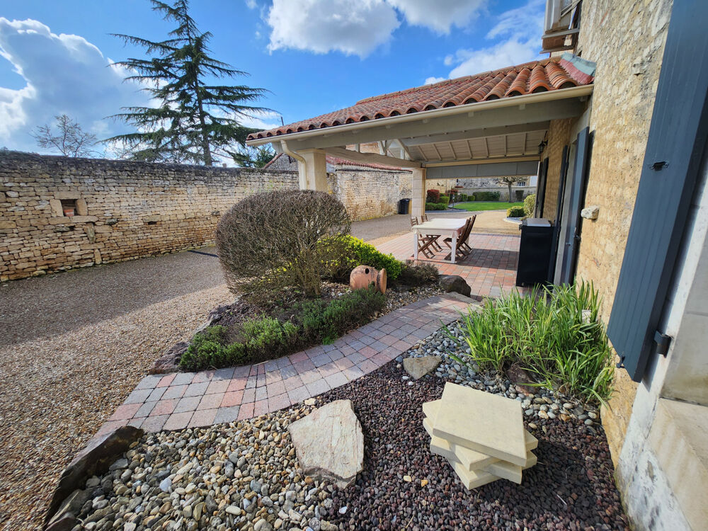 Maison en pierre coup de coeur avec 6 chambres et double garage