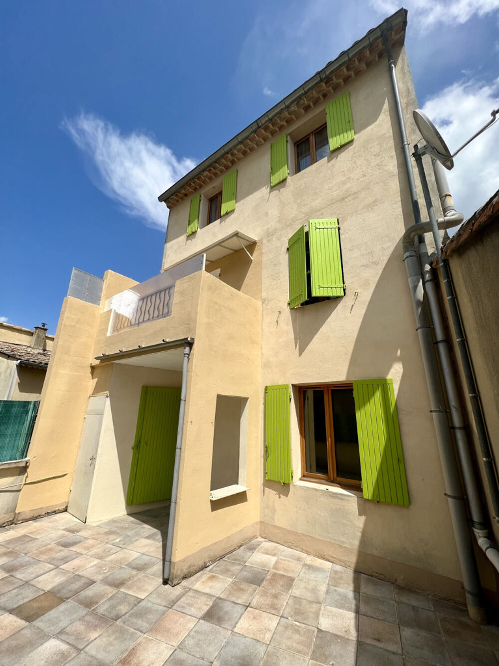 RARE ! APPARTEMENT AVEC TERRASSE DE 31 M2 EN PLEIN COEUR DE MALAUCENE, AU PIED DU MONT VENTOUX