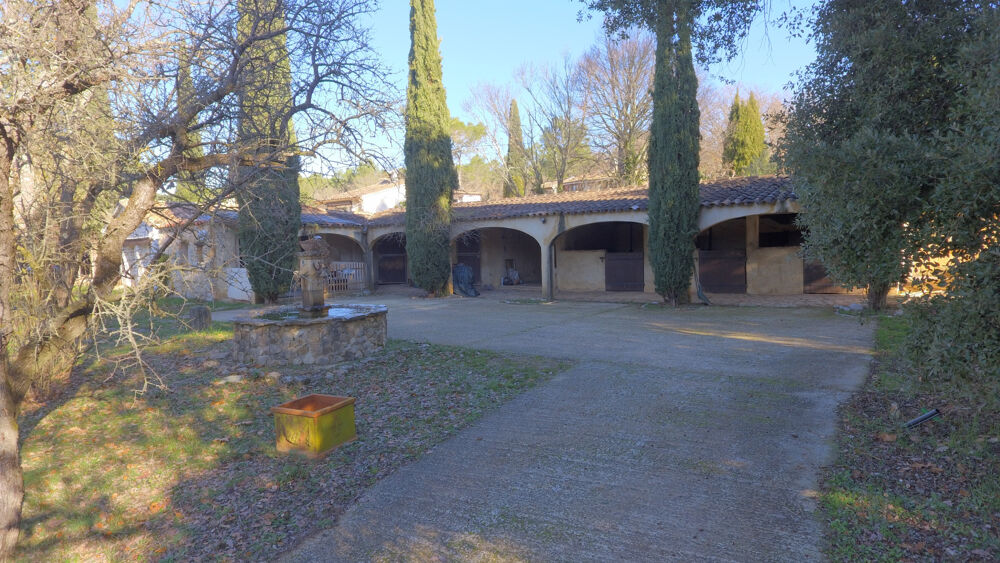 Bastide provençale, 8 pièces, 2 gîtes, piscine, 5 box à chevaux et rond de longe sur 4 hectares, à Lorgues