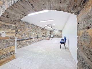  Immeuble � vendre 606 m�