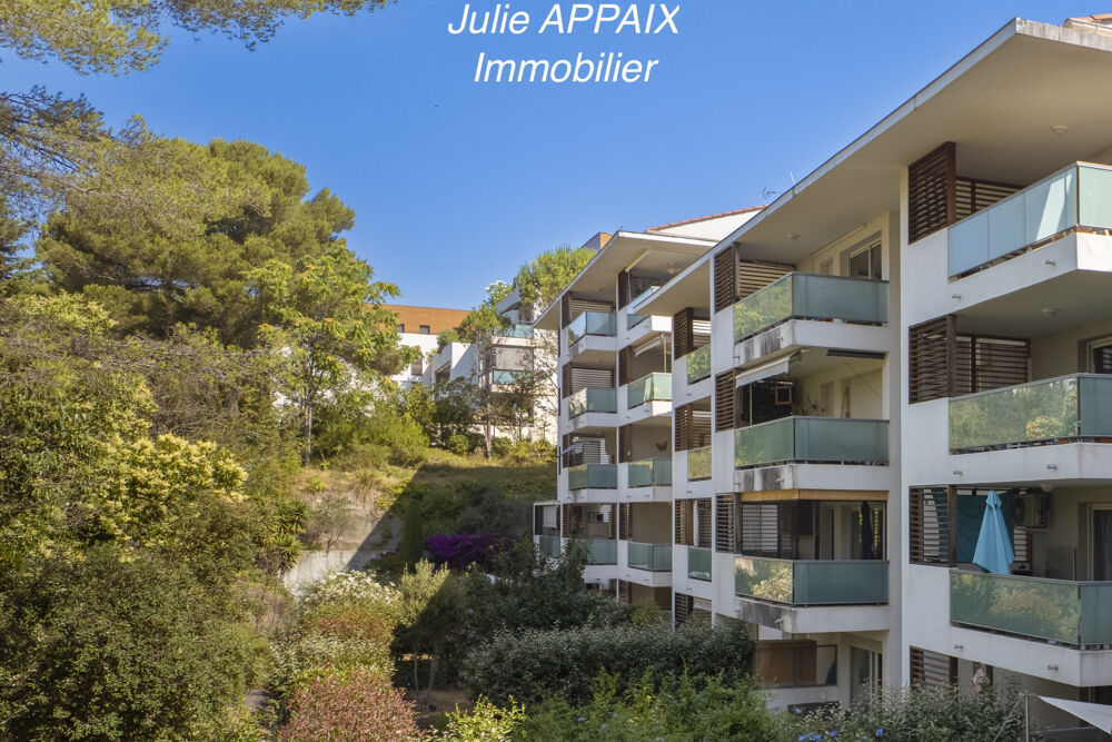 SAINT RAPHAEL - APPARTEMENT 5 PIECES AVEC TERRASSE, GARAGE, PLACE DE PARKING ET CAVE. PROFESSIONS LIBERALES AU