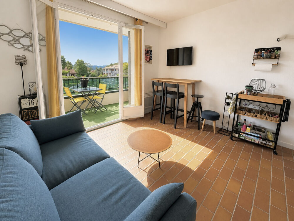 Studio en parfait état - proche plages et port