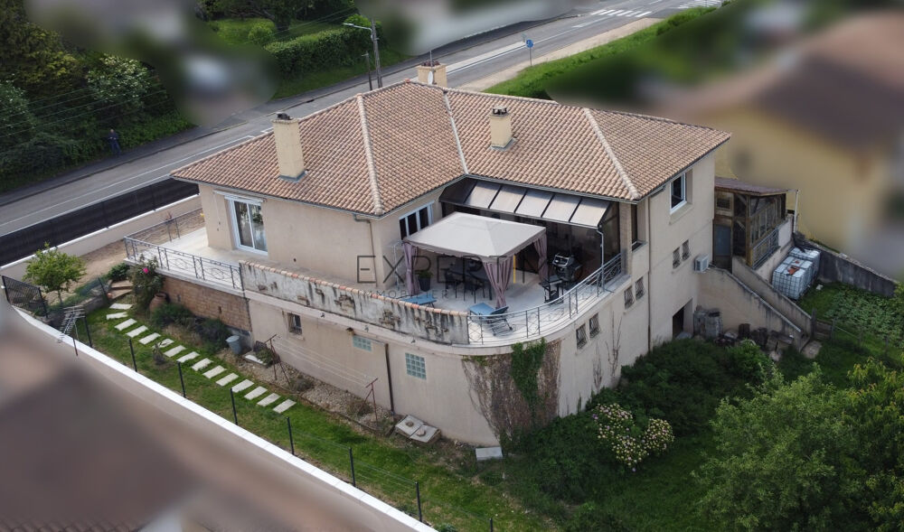 Maison avec deux logements à Mâcon Grande surface, terrasse, garage et fort potentiel locatif