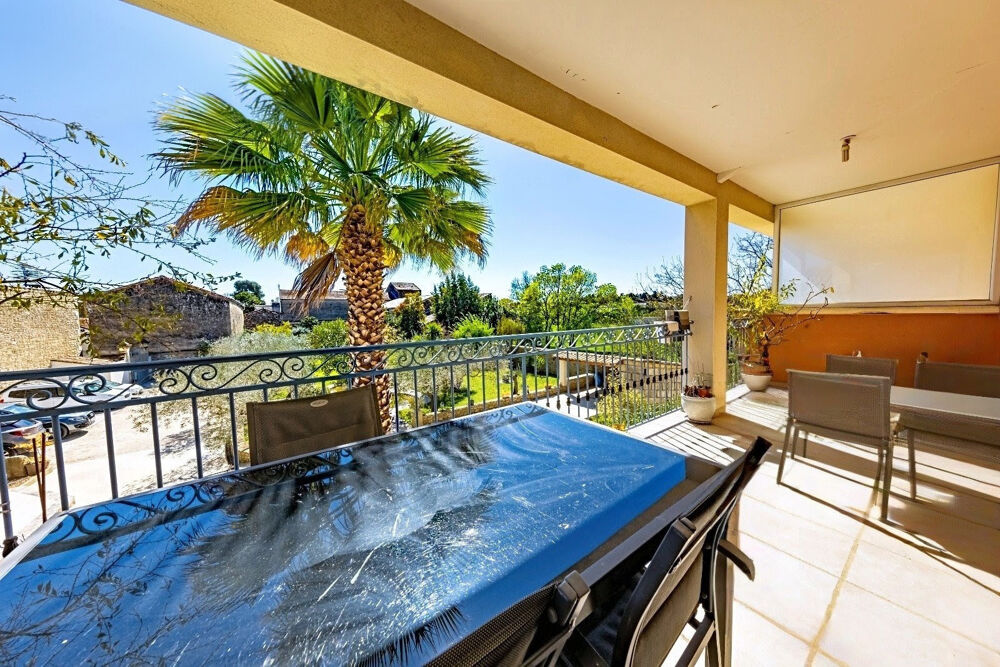 Duplex de charme avec terrasse, jardin et vue sur le château de Sommières