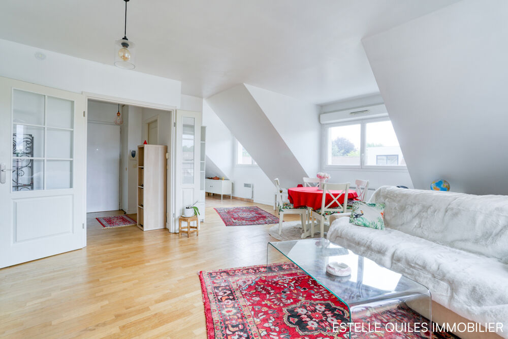 Vente Appartement LE CHESNAY Place Dutartre. Appartement 2 pièces en dernier étage avec ascenseur, parking et cave Le chesnay rocquencourt