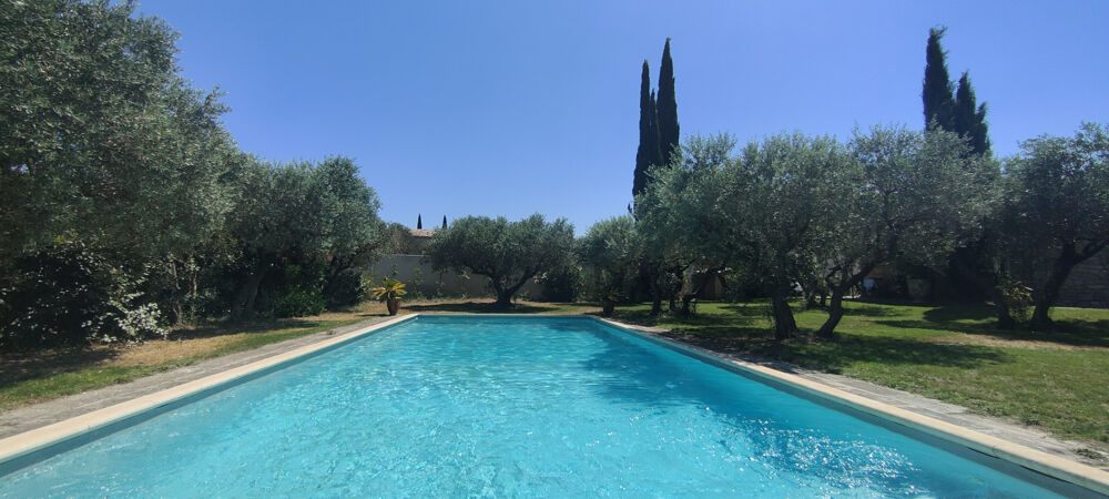 Vente Maison Au cœur d'Eygalières, superbe propriété en pierre avec dépendances et piscine Eygalieres
