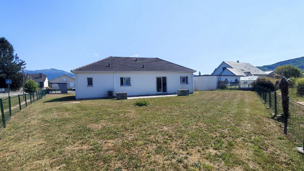 MAISON RECENTE DANS PETIT VILLAGE PROCHE OLORON