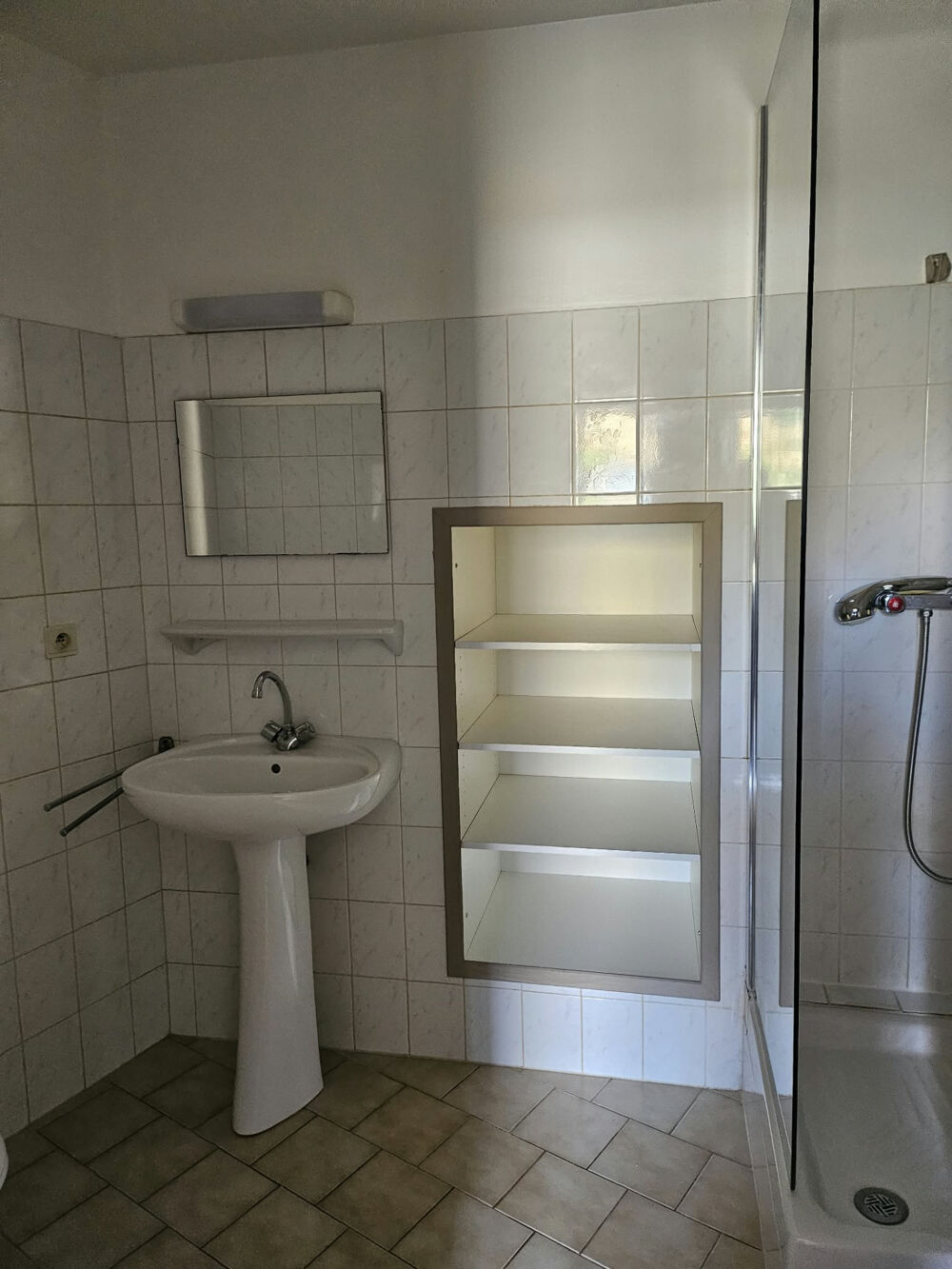 Location Appartement Studio à louer   Centre de Sérignan-du-Comtat Serignan du comtat