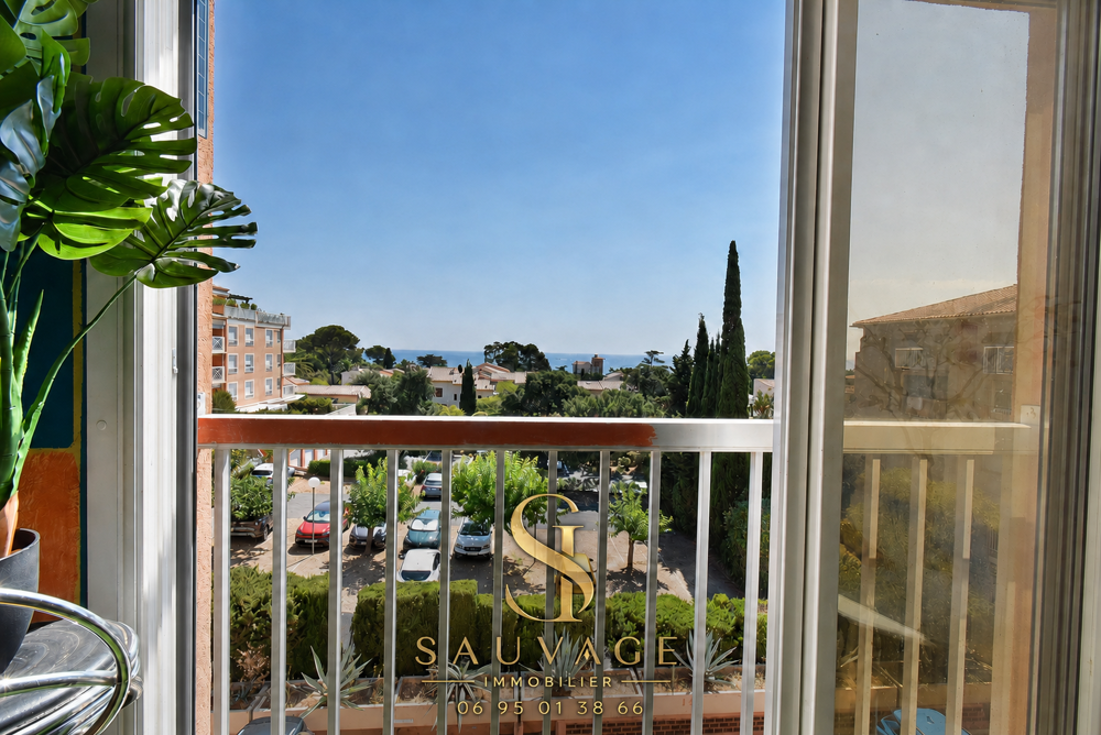 Vente Appartement T2 de 29 m2 avec terrasse, vue mer et garage   Centre-ville de Saint-Aygulf et plage à pied Frejus