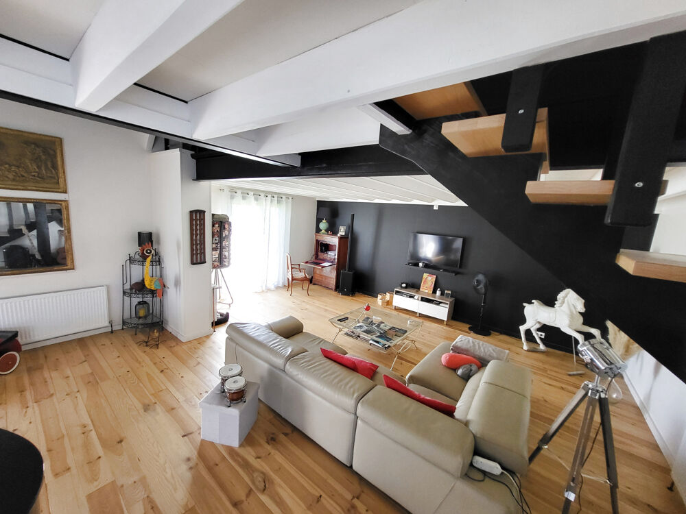Vente Maison à vendre BIZIAT  maison rénovée  de 263 M2 P8 - chb d'hôtes possible  -piscine chauffée sur 5800 M2 garage dou Biziat