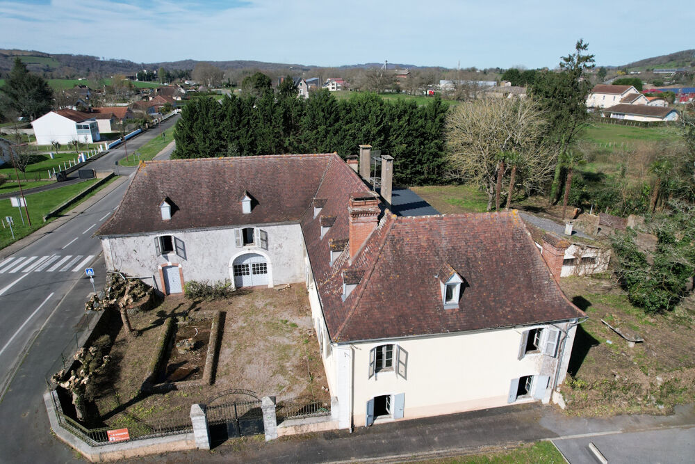 Vente Maison Immeuble de 550 m2   Fort potentiel   Parcelle de 8 573 m2 Guinarthe parenties
