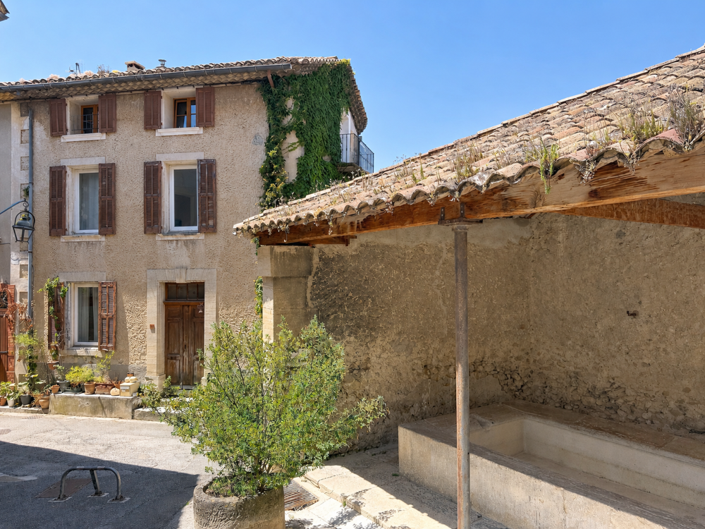 GIGONDAS - BELLE MAISON DE CARACTERE . COUP DE COEUR GARANTI !