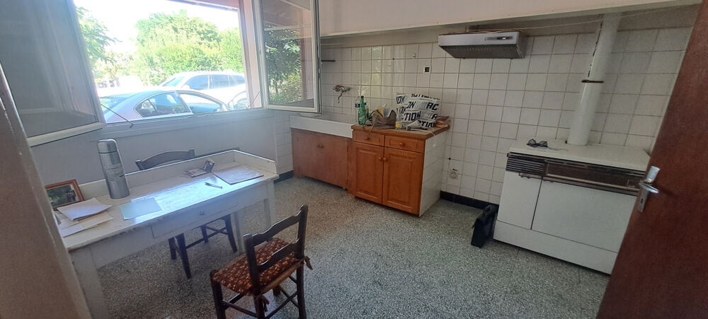 MAISON T4 AVEC JARDIN ARBORE DE 1080 M2 A RAFRAICHIR