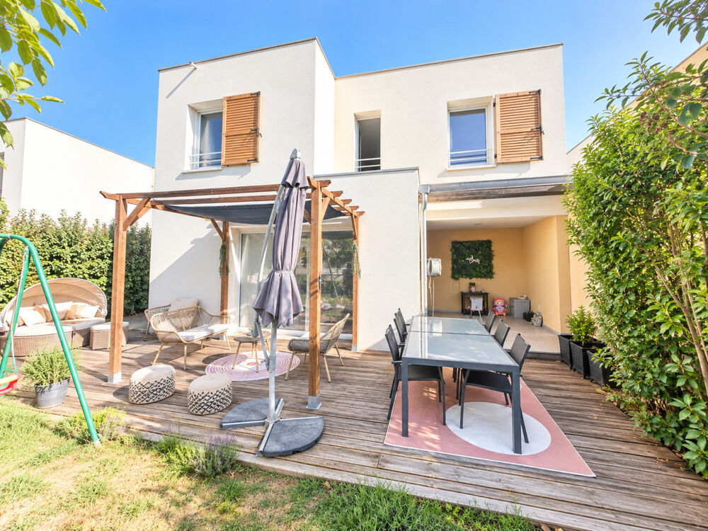 Maison de type 4 en R+1 construite sur une parcelle de 283 m2 Meyreuil 13590