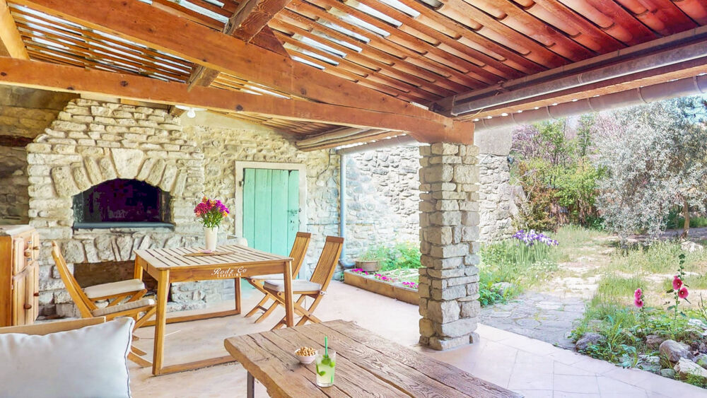 SAINT-MARTIN-DE-CASTILLON Authenticité et cachet : superbe maison ancienne de 207 m2 avec jardin et garage