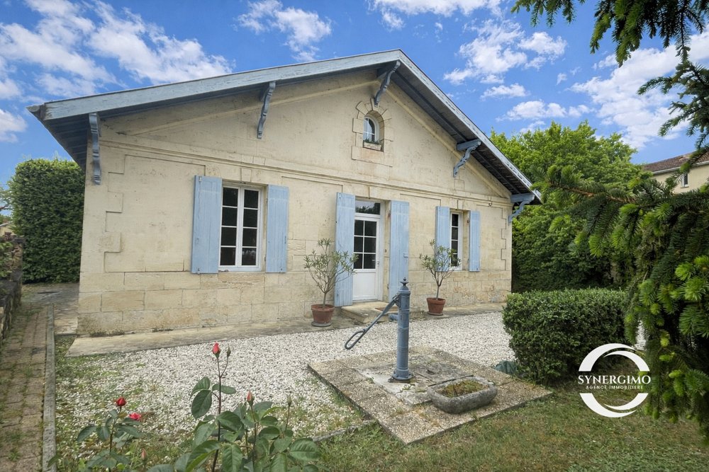 Maison en pierres avec grande terrasse et piscine à BEAUTIRAN