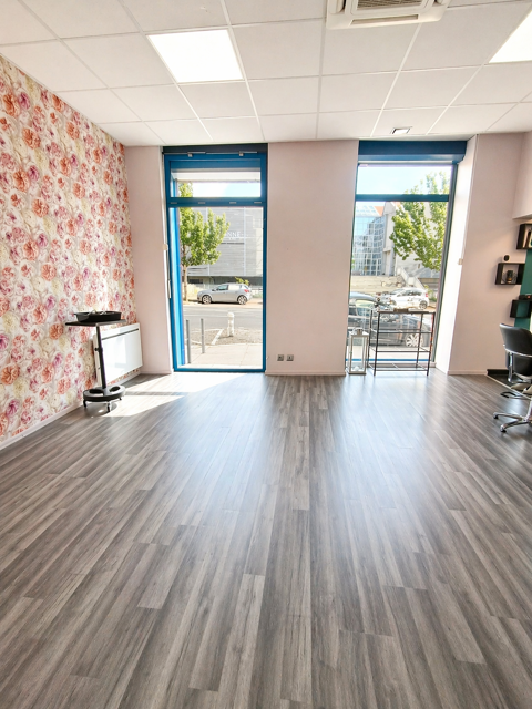   Murs commerciaux 102 m2  à vendre 