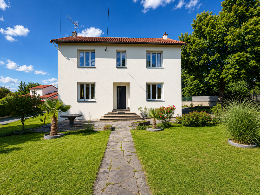 EXCLUSIVITÉ DAGENCE: Superbe maison familiale rénovée avec prestations de qualité à Chavaroux