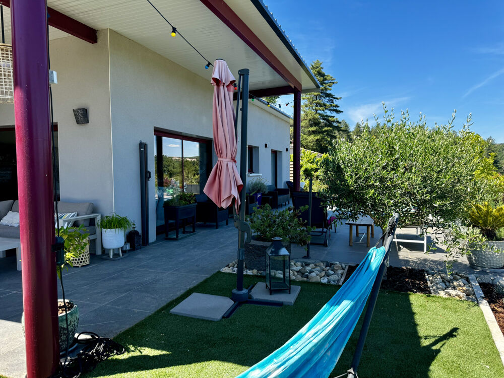 Atypique Plain-pied Contemporain avec Terrasses, Piscine et Vue