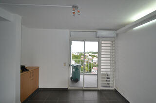  Appartement à louer 4 pièces 79 m²