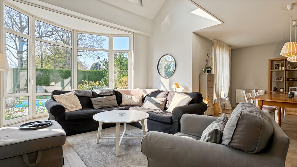 MAISON FAMILIALE CONTEMPORAINE DE 180M2 PROCHE ECOLES ET TRANSPORTS - FEUCHEROLLES