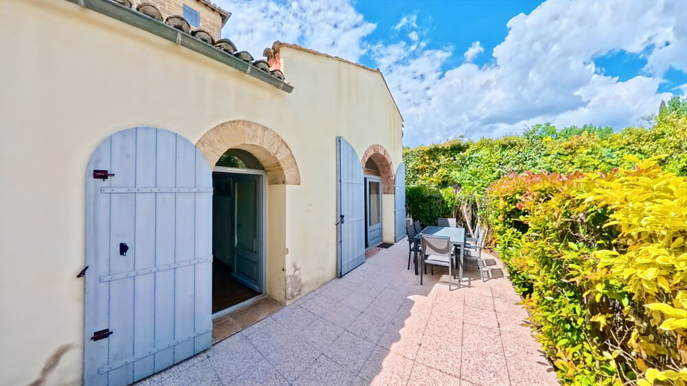 UZES à pied, maison avec terrasse