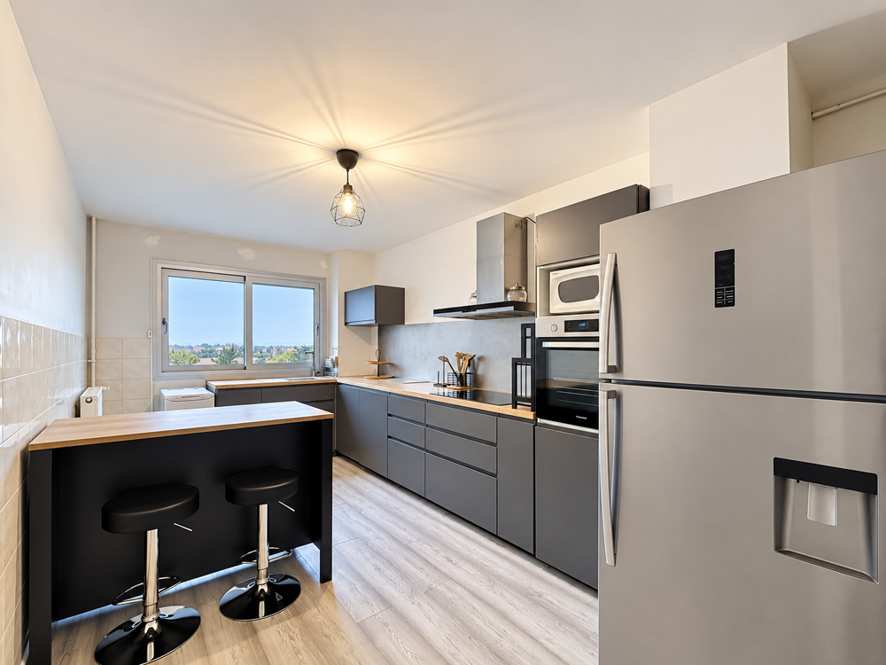 Location Appartement Vénissieux   Appartement T4 meublé de 87 m2   3 chambres, balcon et garages Venissieux