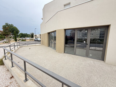 Local commercial 160 m2 avec terrasse 20 m2 275000 66240 St esteve
