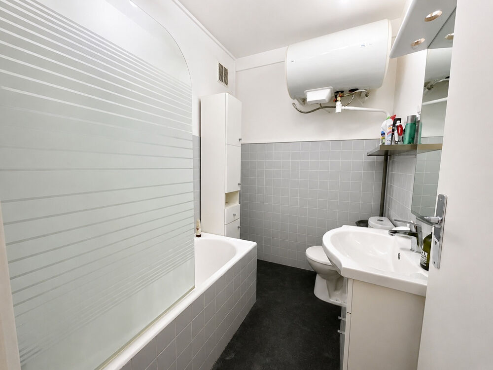 Vente Appartement 13004 BOULEVARD ROUGIER   APPARTEMENT DE 38,80M2 AVEC TERRASSE DONNANT SUR COUR   ASCENSEUR   CAVE Marseille 4