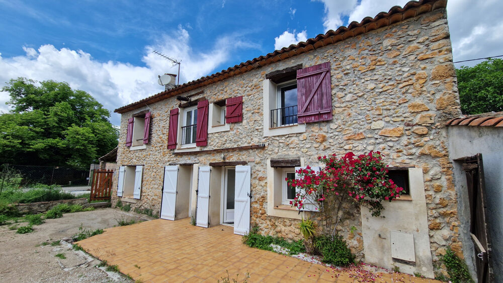 Bastide en pierre, 3 pièces 2 chambres avec jardin, à deux pas du centre de Lorgues...